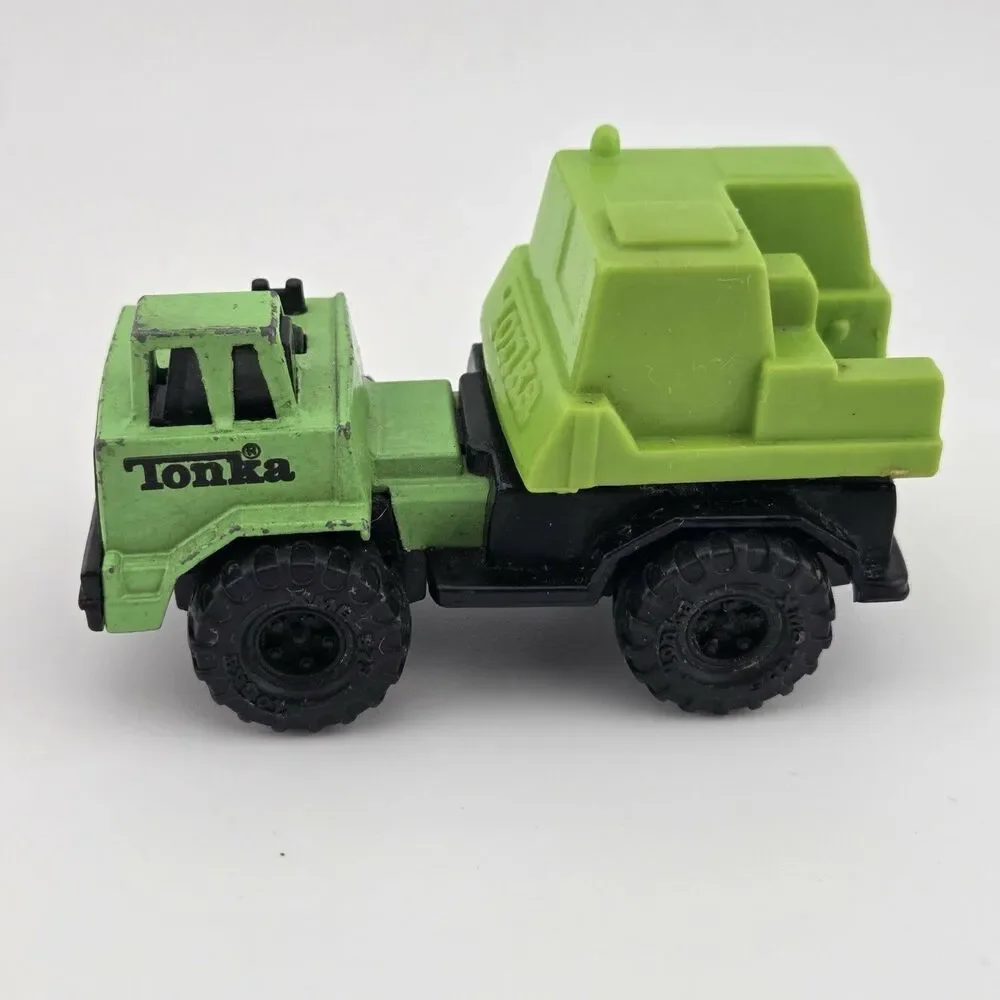 Vintage 1994 Tonka Corp. ~ Green/Black Truck Crane Diecast/Plastic No Boom.  02